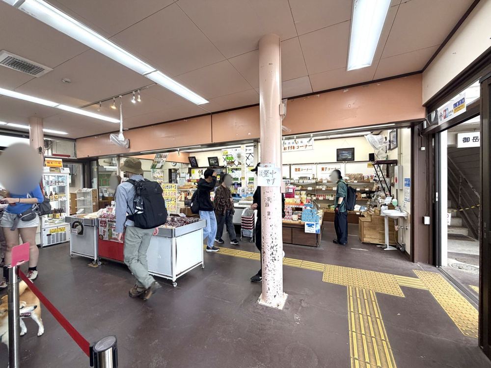 滝本駅の売店