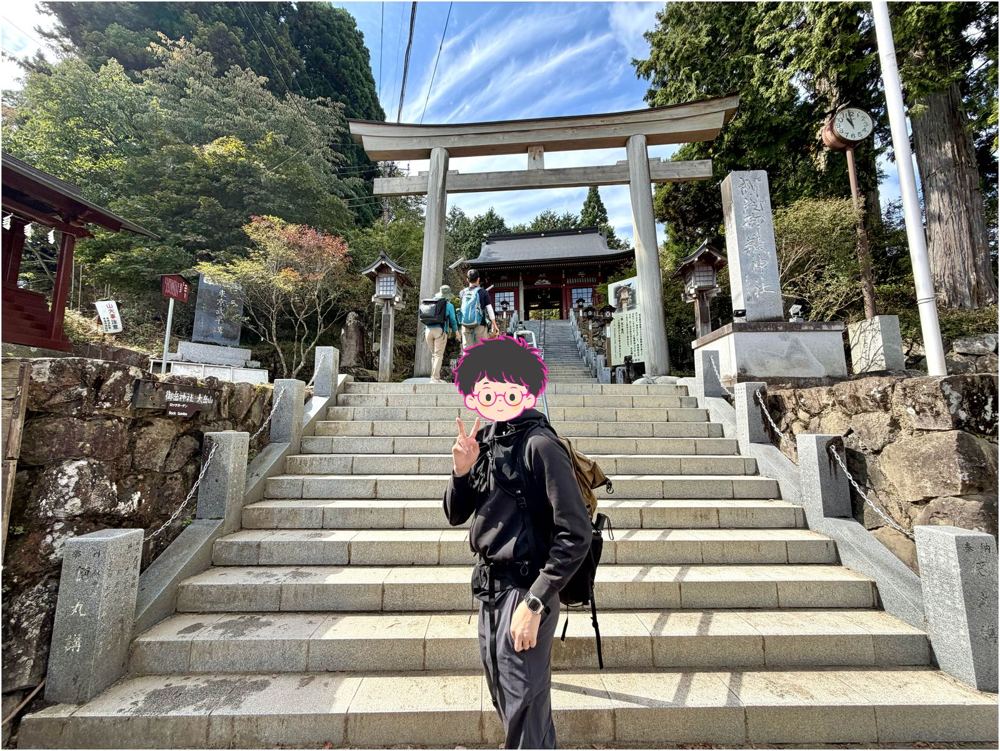 武蔵御嶽神社へ続く階段の入り口