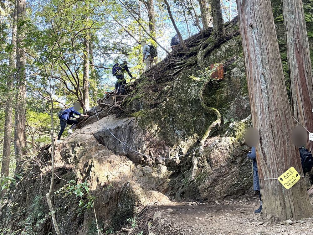 鎖場のある天狗岩